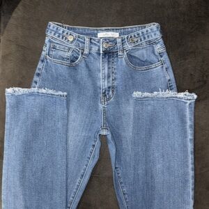 Willow & Root Relaxed Straight Stretch Jeans. Size 24x32 Frayed Hem Button Waist